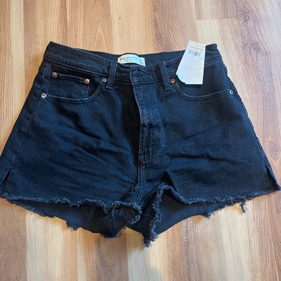 Abercrombie & Fitch Black “The Mom Short” High-Waisted Frayed Hem - Picture 1 of 2